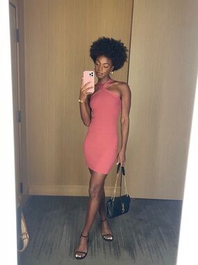 Aritzia Sculpt Knit Criss Cross Dress
Ribbed halter dress NWT Medium